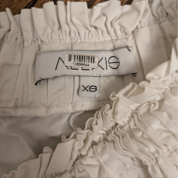 Alexis Off Shoulder Ruffle White Barbie Top Size XS - Picture 5 of 6